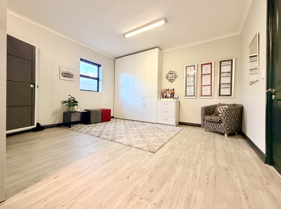Commercial Property for Sale in Westcliff Western Cape